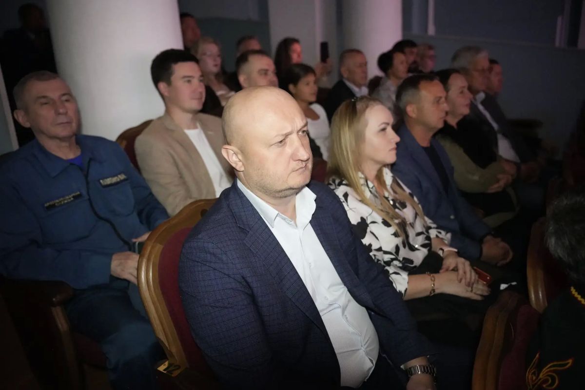 Валентин Коновалов: Поздравил Нину Владимировну Леонченко со вступлением в должность главы Усть-Абаканского района Валентин Коновалов: Поздравил Нину Владимировну Леонченко со вступлением в должность главы Усть-Абаканского района