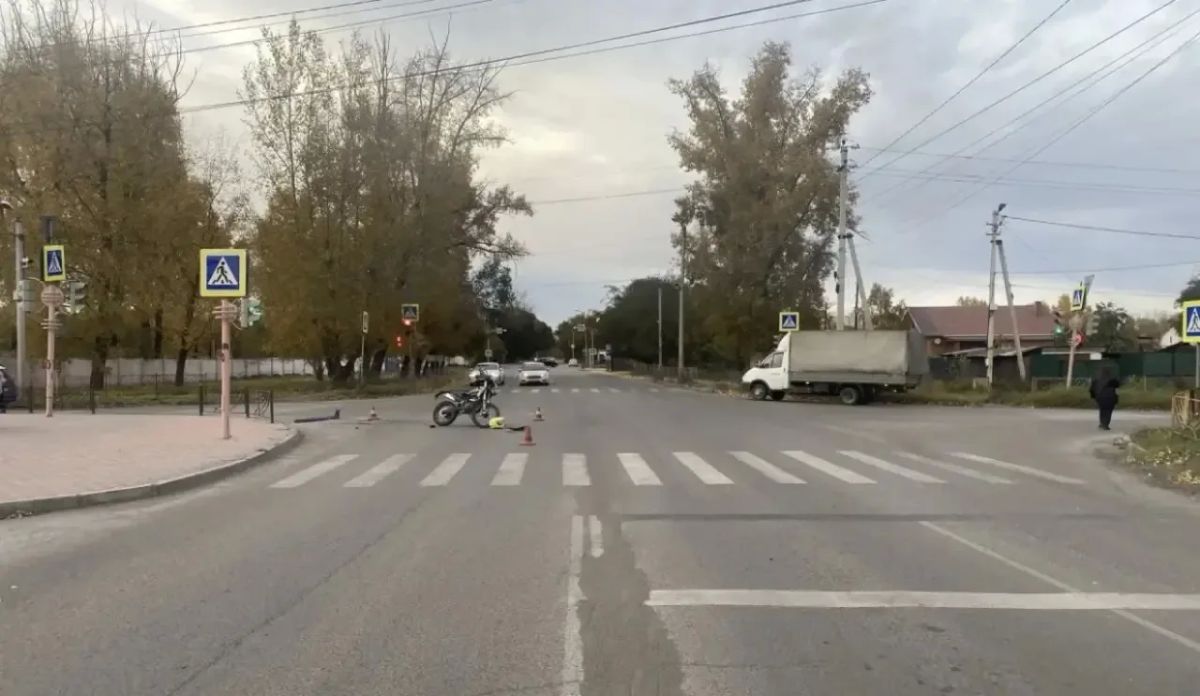 18-летний байкер и 16-летняя девушка пострадали в ДТП в Черногорске