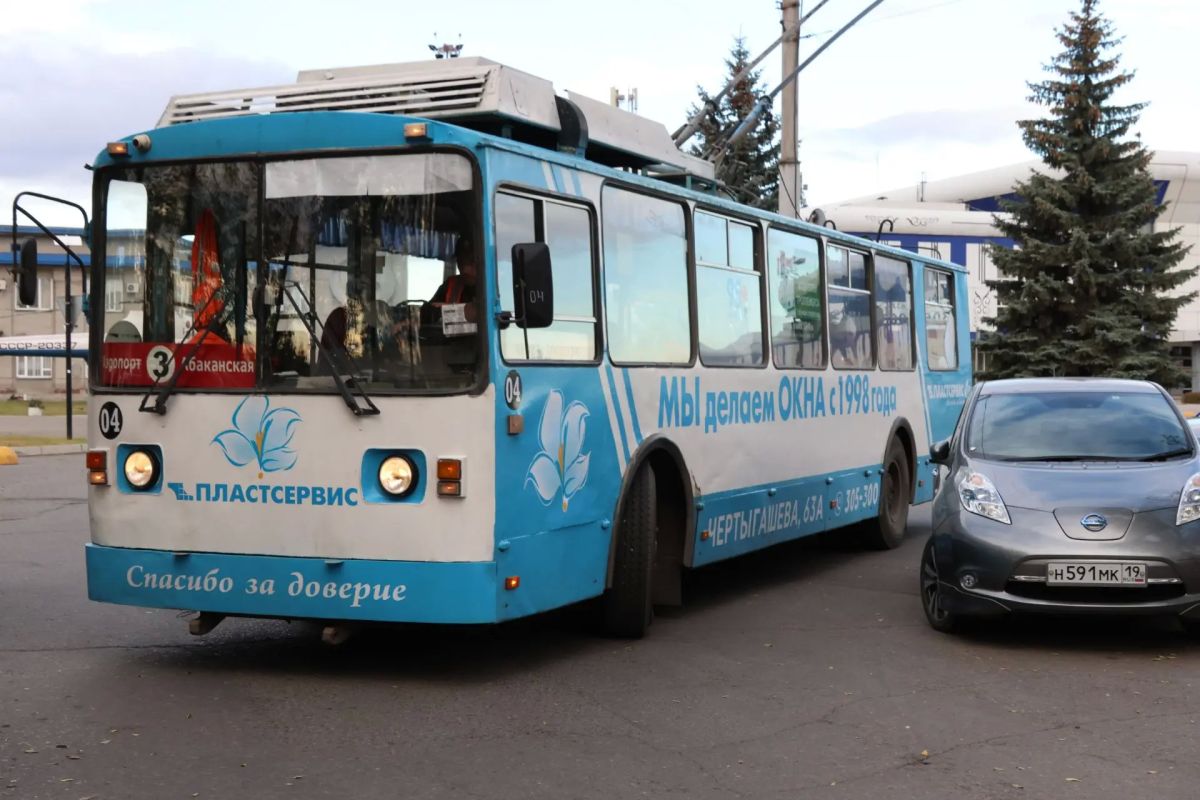 Драма на повороте: почему троллейбусы «застревают» в аэропорту Абакана Драма на повороте: почему троллейбусы «застревают» в аэропорту Абакана