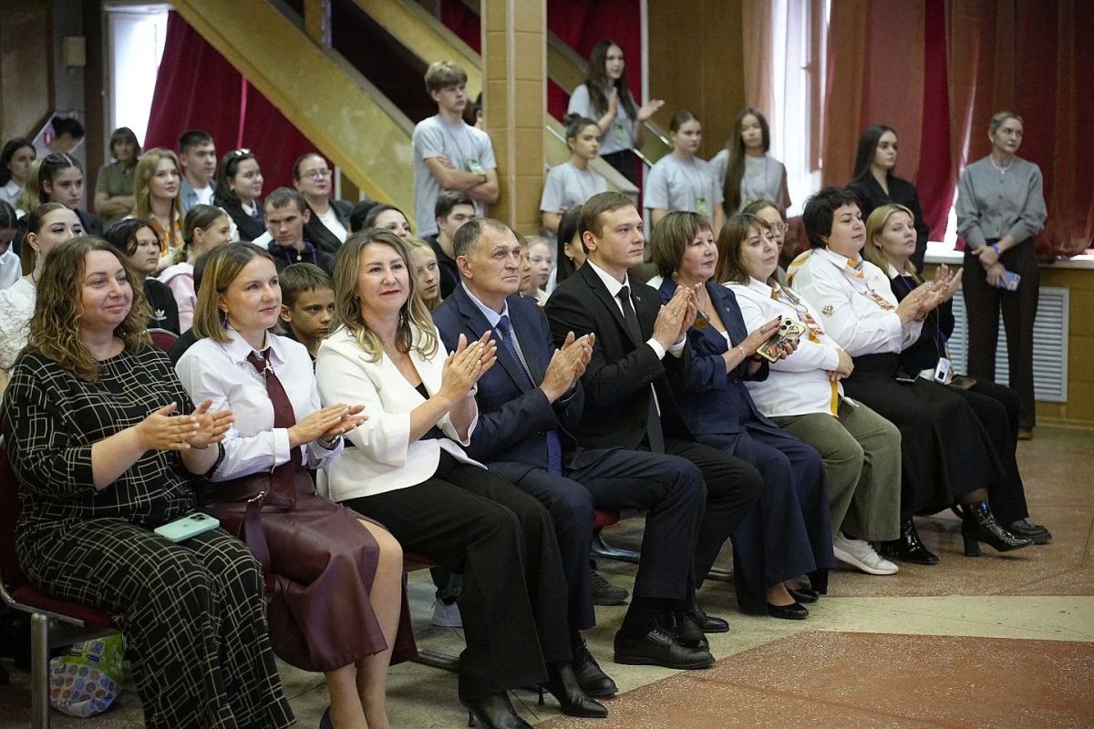 Валентин Коновалов поприветствовал участников III региональной медиашколы «Медиафакультет» Валентин Коновалов поприветствовал участников III региональной медиашколы «Медиафакультет»