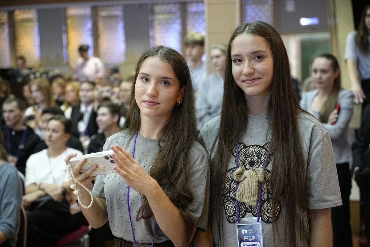 Валентин Коновалов поприветствовал участников III региональной медиашколы «Медиафакультет» Валентин Коновалов поприветствовал участников III региональной медиашколы «Медиафакультет»