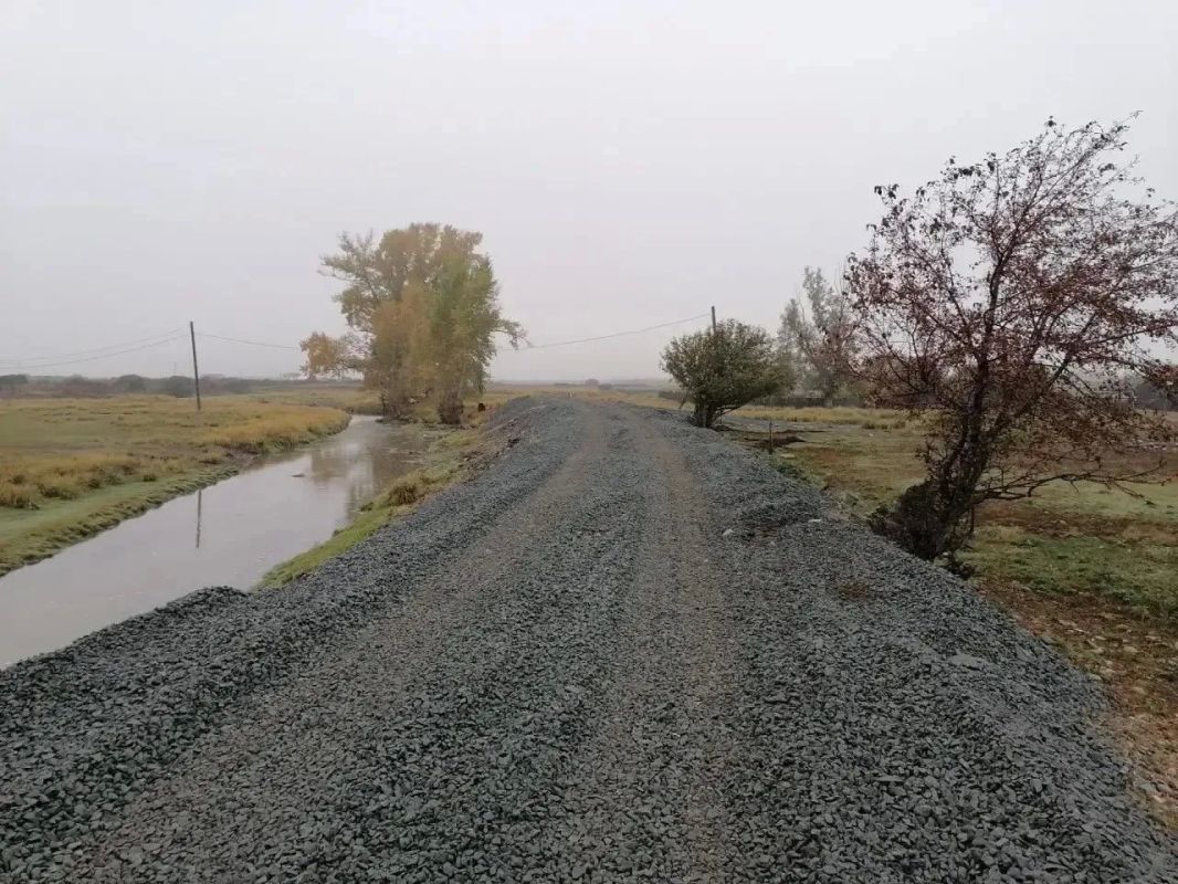 Дамбу укрепили на реке Бея в селе Куйбышево
