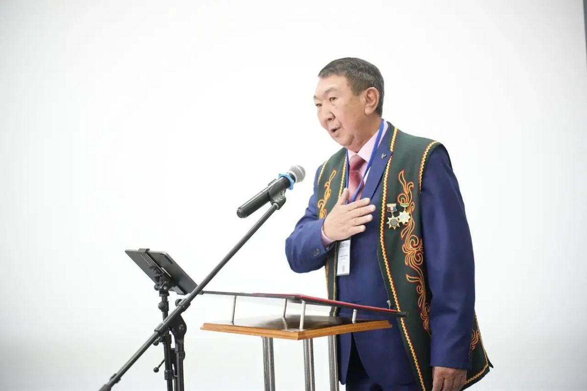 Валентин Коновалов: Открыл IV Международную научно-практическую конференцию «Доможаковские чтения» Валентин Коновалов: Открыл IV Международную научно-практическую конференцию «Доможаковские чтения»