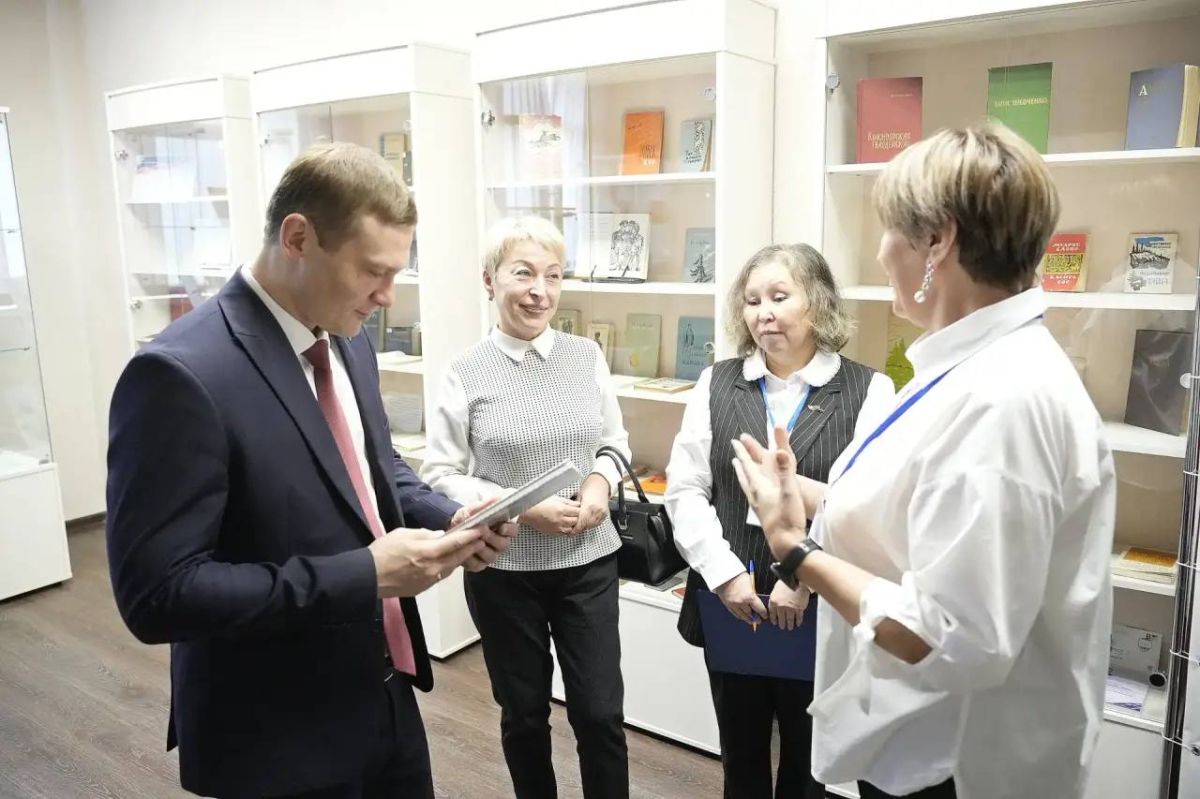 Валентин Коновалов: Открыл IV Международную научно-практическую конференцию «Доможаковские чтения» Валентин Коновалов: Открыл IV Международную научно-практическую конференцию «Доможаковские чтения»