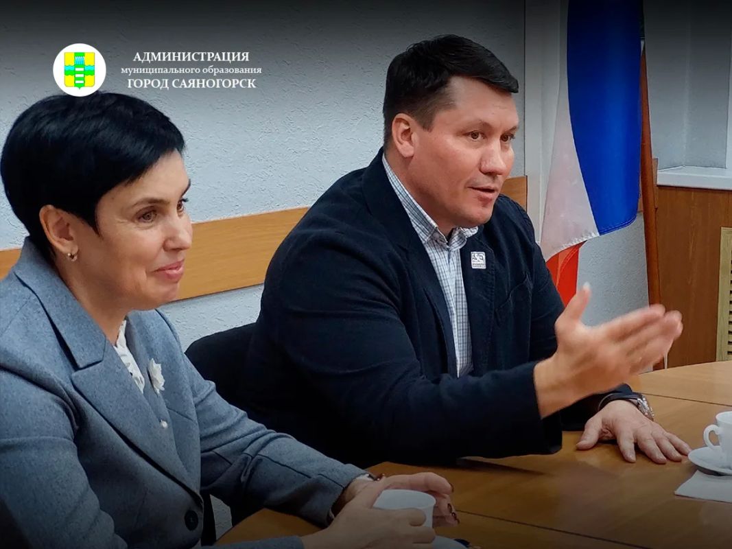 Глава Саяногорска Евгений Молодняков поблагодарил председателей участковых избирательных комиссий муниципалитета за слаженную работу на выборах депутатов Государственной думы IX созыва Глава Саяногорска Евгений Молодняков поблагодарил председателей участковых избирательных комиссий муниципалитета за слаженную работу на выборах депутатов Государственной думы IX созыва