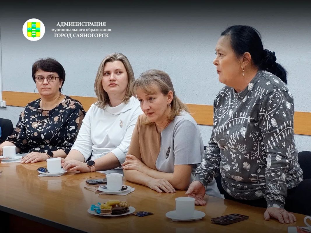 Глава Саяногорска Евгений Молодняков поблагодарил председателей участковых избирательных комиссий муниципалитета за слаженную работу на выборах депутатов Государственной думы IX созыва Глава Саяногорска Евгений Молодняков поблагодарил председателей участковых избирательных комиссий муниципалитета за слаженную работу на выборах депутатов Государственной думы IX созыва
