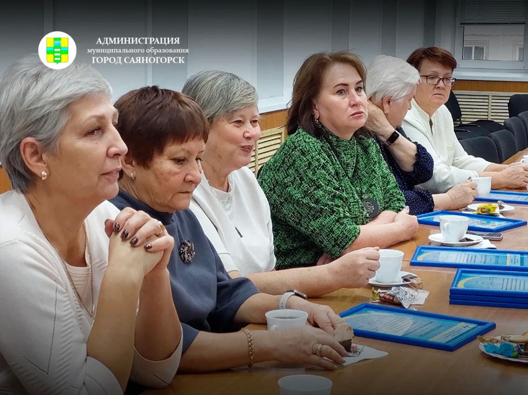 Глава Саяногорска Евгений Молодняков поблагодарил председателей участковых избирательных комиссий муниципалитета за слаженную работу на выборах депутатов Государственной думы IX созыва Глава Саяногорска Евгений Молодняков поблагодарил председателей участковых избирательных комиссий муниципалитета за слаженную работу на выборах депутатов Государственной думы IX созыва