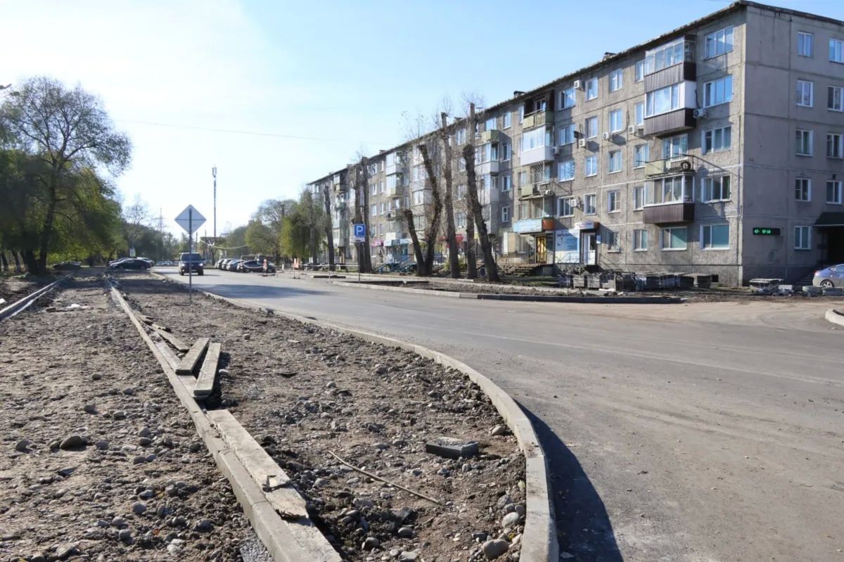 Часть Комарова в Абакане заасфальтировали Часть Комарова в Абакане заасфальтировали