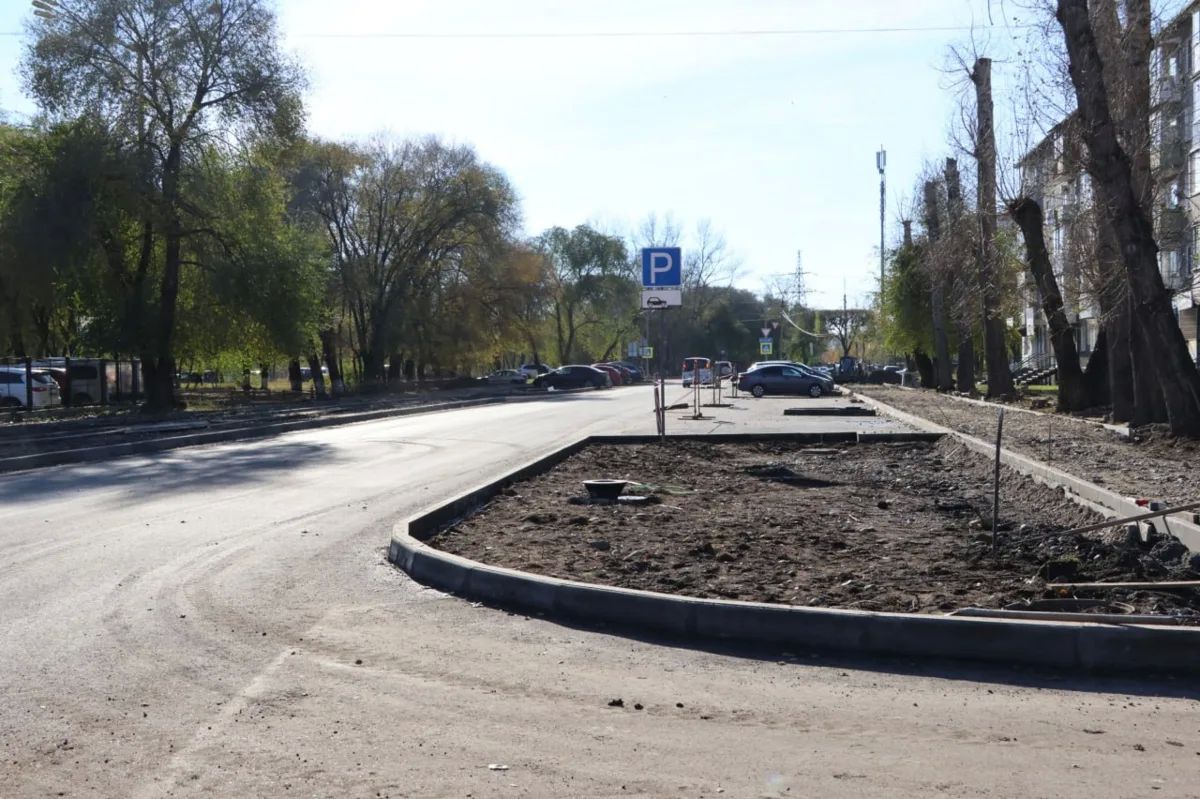 Часть Комарова в Абакане заасфальтировали Часть Комарова в Абакане заасфальтировали