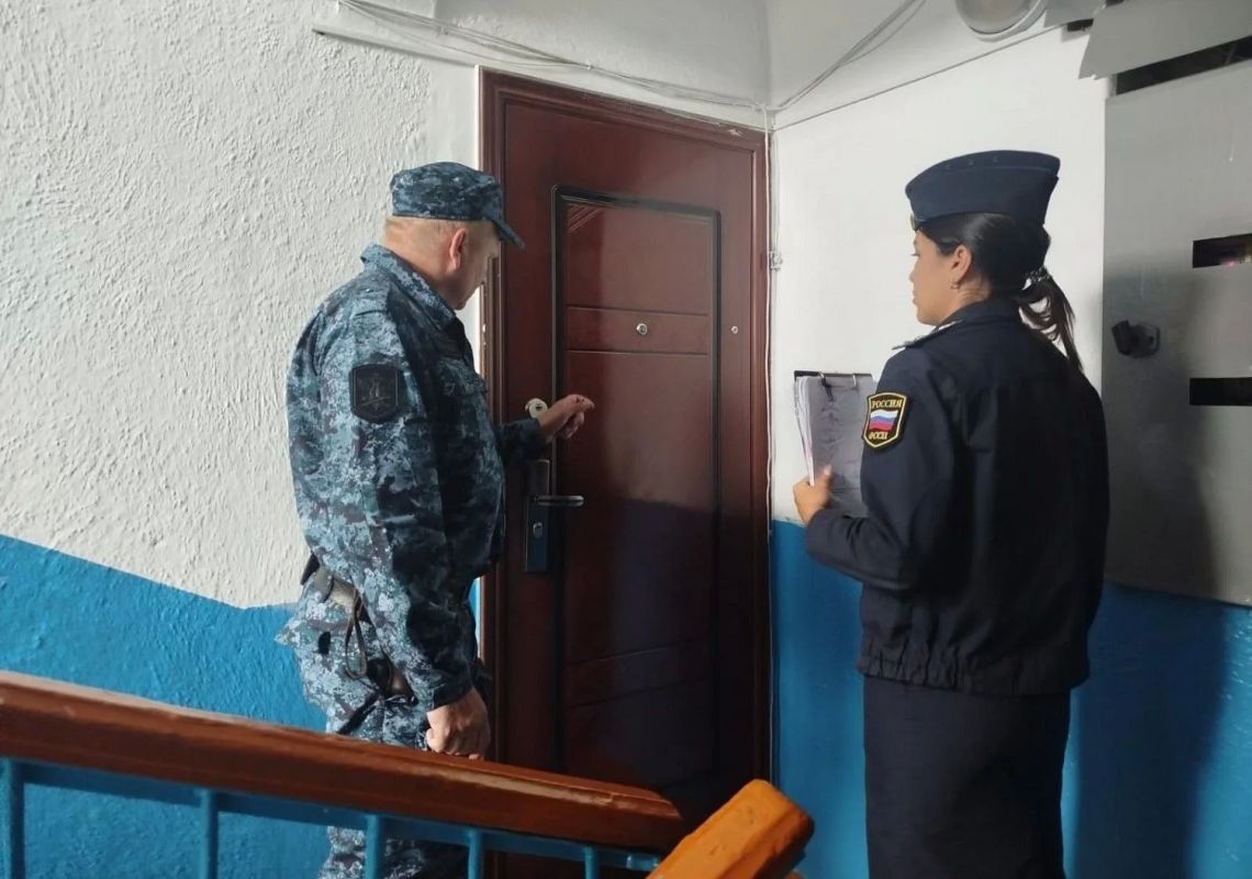 Приставы арестовали квартиру мошенницы в Сорске