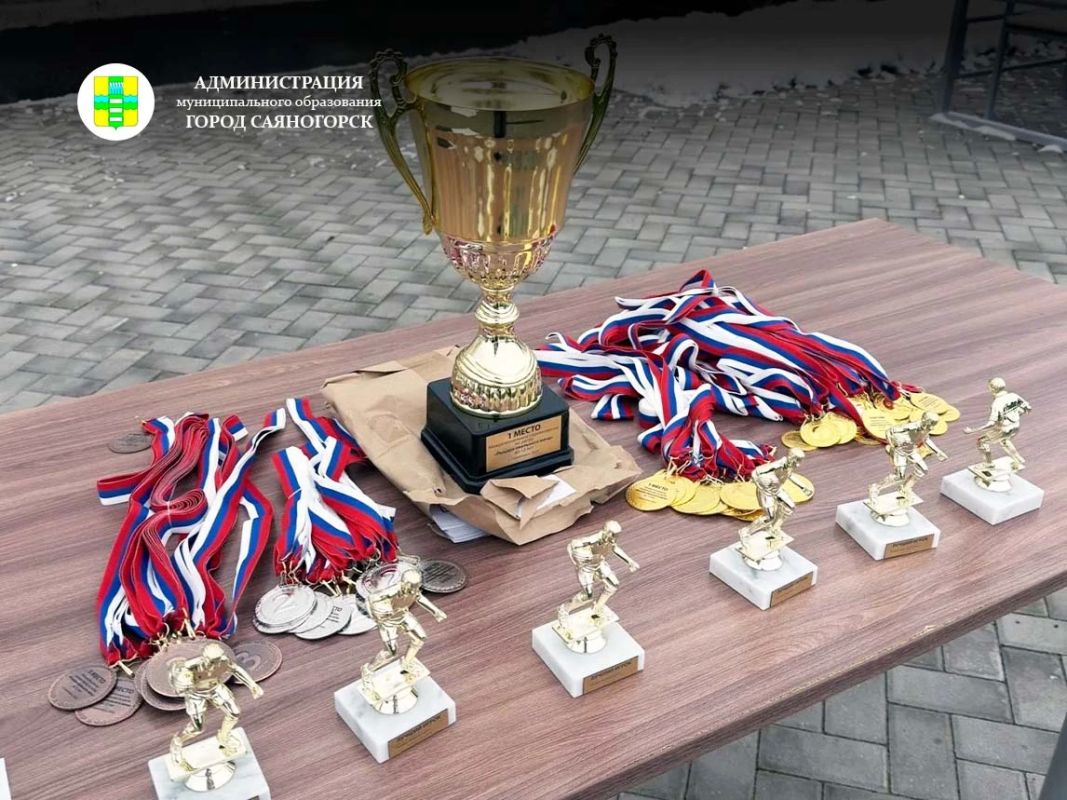 В минувшие выходные регбийное поле саяногорского Центра спортивных единоборств «Сокол» принимало гостей В минувшие выходные регбийное поле саяногорского Центра спортивных единоборств «Сокол» принимало гостей