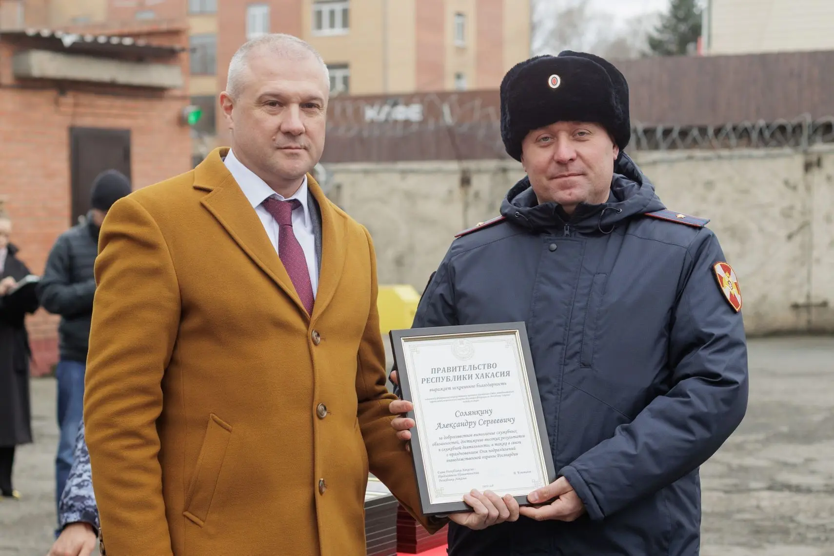 В Хакасии сотрудникам вневедомственной охраны вручены награды